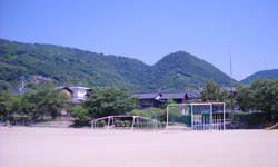 松山小学校