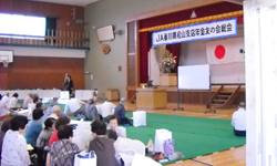 みなさん　床に　じか座り