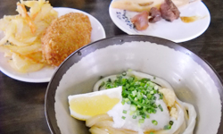 かきあげ　＋　ミンチカツ　＋　おでんという組合せ です