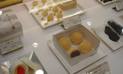 定番商品の三笠・最中・苺大福