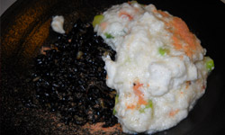 桜海老とアスパラの淡雪仕立て　黒米炒飯添え